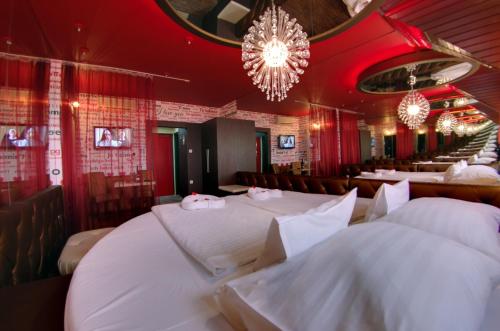 Hotel Corvin - image 12