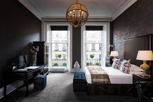 Nira Caledonia in Stockbridge