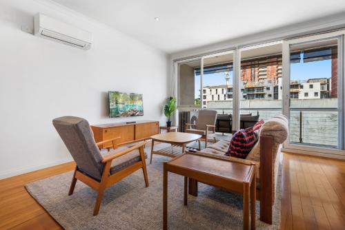 Boutique 2-Bed Apartment with City Views