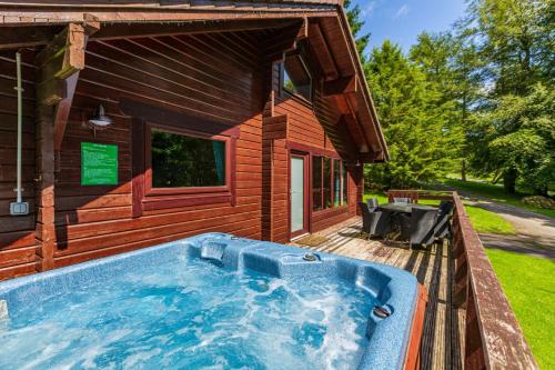 Lady Galloway 30 with Hot Tub