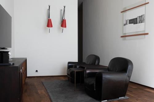 424038817 Hotel Monopol