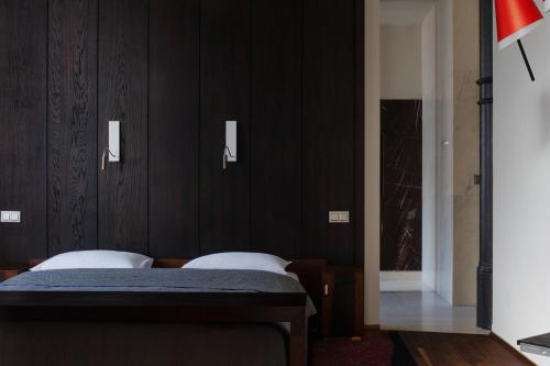 424038826 Hotel Monopol
