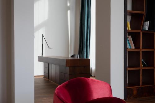 424038829 Hotel Monopol