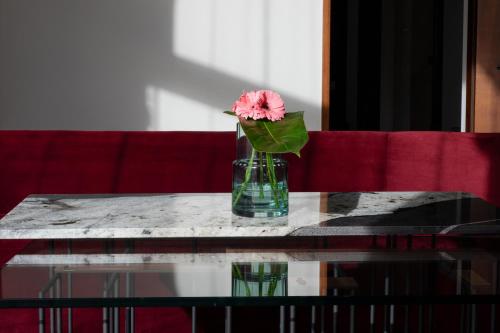 424038830 Hotel Monopol