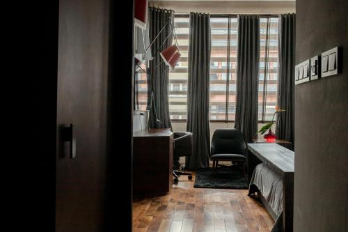 424038836 Hotel Monopol