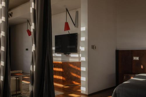 424038840 Hotel Monopol
