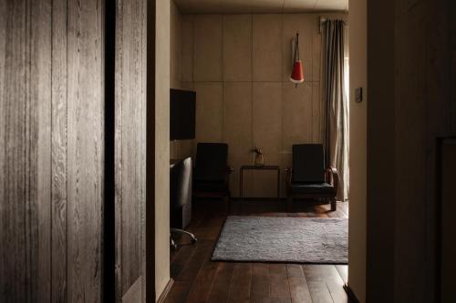 424038866 Hotel Monopol