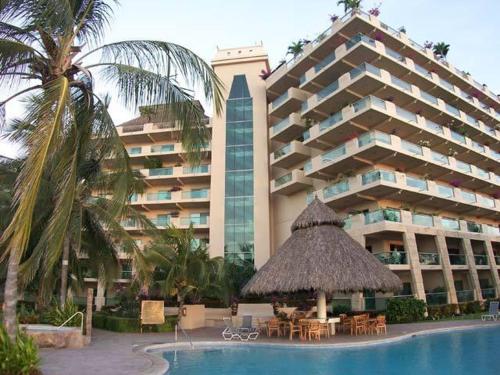 Enjoy ocean breezes and swaying palms at Ocean Vista Residences in Nuevo Vallarta , Mexico