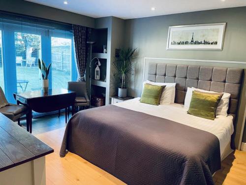 1 queen bed