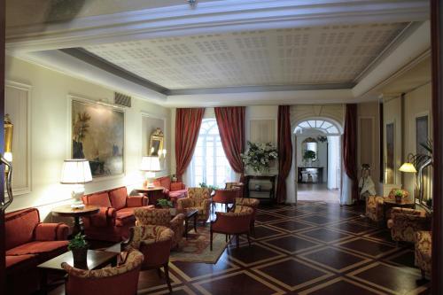 Lobby, Palazzo Alabardieri near Galleria Borbonica
