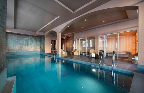 Swimming pool, Residence Ynycio in Tignes