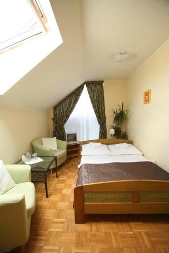 B&B Kąty Wrocławskie - Pokoje hotelowe Azyl - Bed and Breakfast Kąty Wrocławskie