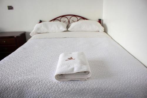3 twin beds