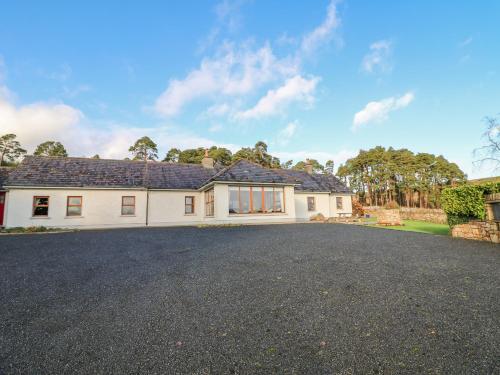 Mary Kates Farmhouse Boolakennedy