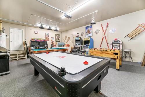 YOGI BEARS DEN - Close to Lake and Slopes in Big Bear City, USA