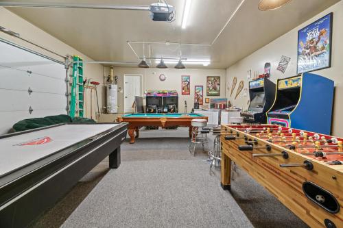 YOGI BEARS DEN - Close to Lake and Slopes in Big Bear City, USA