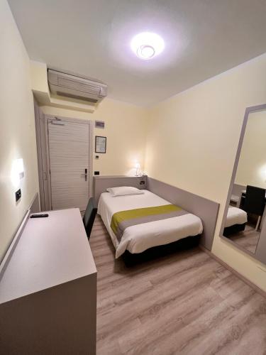 Hotel Aurora - image 10