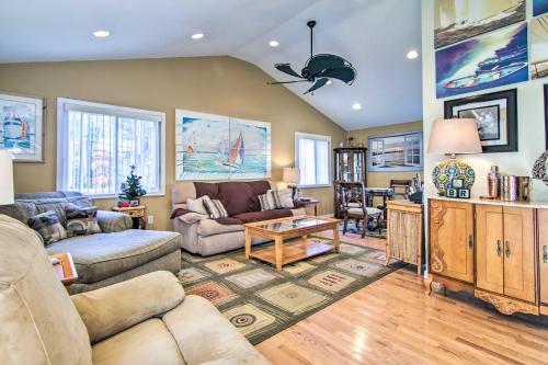 9 Mi to Ocean City Beaches: Retreat w/ Patio in Ocean Pines (MD)