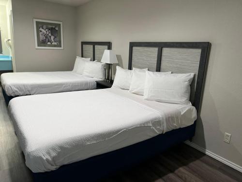 Deluxe Queen Room with Two Queen Beds
