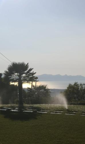 Sicilia tra cielo e mare con piscina