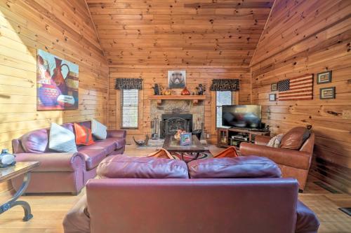 Inviting Sevierville Cabin with Deck and Hot Tub!