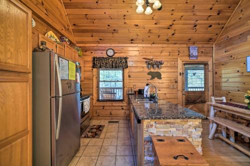 Inviting Sevierville Cabin with Deck and Hot Tub!