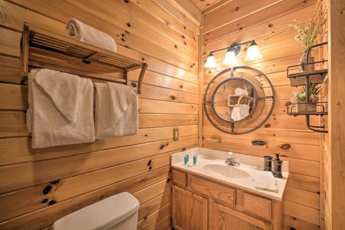 Inviting Sevierville Cabin with Deck and Hot Tub!