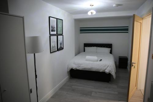Rostron House Room Type - Standard Double Room with Shared Bathroom
