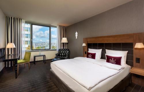 room detail thumbnail 1