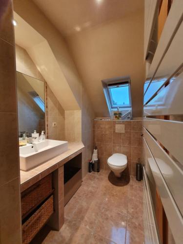 Bathroom, Le Pigeonnier de Lissac in Larche