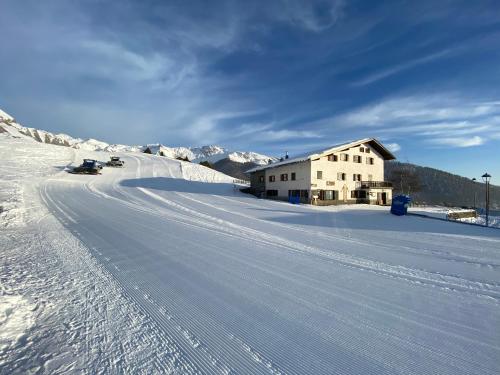 Locanda Ristorante Bar del Lago - Accommodation - Chamois