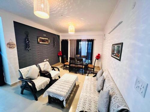 Comfortable 2bhk Appartment with free parking.