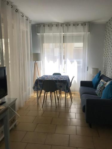  Blue Shades in 18012 Bordighera