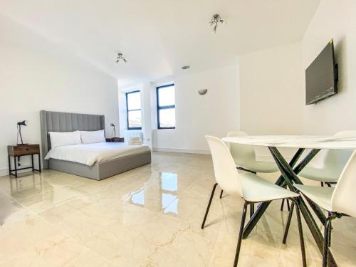 Equipoise House Apartments by Bella Homes