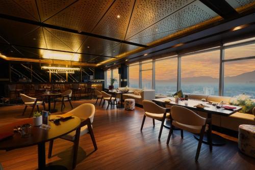 Restoran, Crowne Plaza Kochi By IHG in Kochi