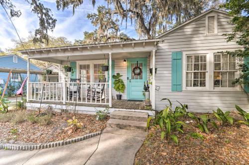 Downtown Winter Garden Cottage with Yard! - image 16