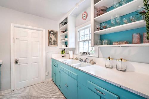 Downtown Winter Garden Cottage about 12 Mi to Disney! in Orlando, USA