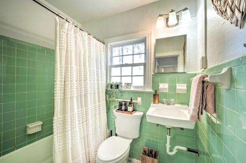 Downtown Winter Garden Cottage with Yard! - image 31