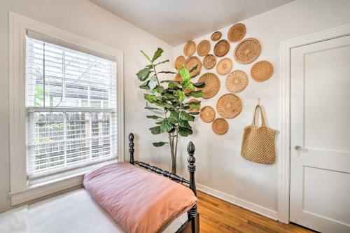 Downtown Winter Garden Cottage with Yard! - image 34
