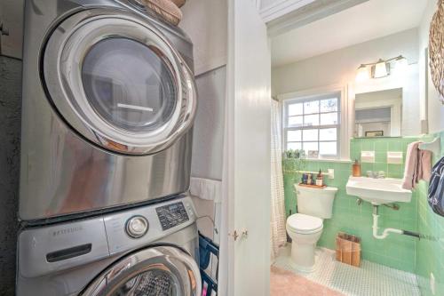 Downtown Winter Garden Cottage with Yard! - image 35