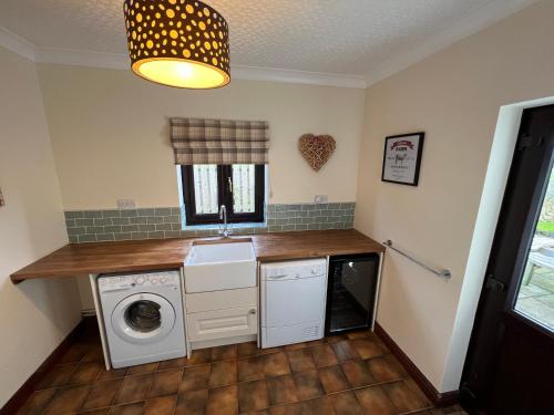 Detached 4-Bed Farmhouse Beaumaris STUNNING VIEWS! - image 14