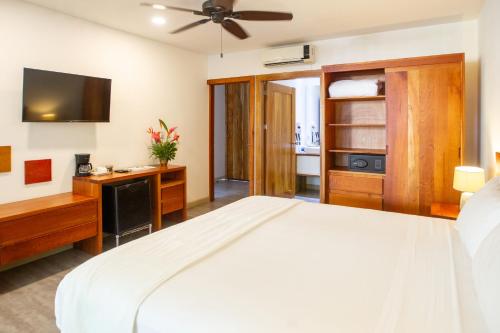 424147791 La Vela Boutique Hotel