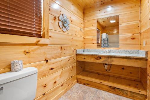 Pine Mountain Retreat Hot Tub Game Room 560 FREE tickets each paid day!!! - image 9