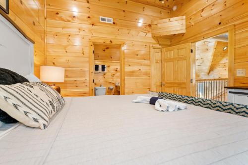 Pine Mountain Retreat Hot Tub Game Room 560 FREE tickets each paid day!!! - image 12