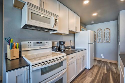 Spacious Saratoga Condo with Mountain Views! in Saratoga (WY)