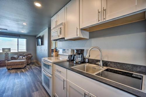 Spacious Saratoga Condo with Mountain Views! in Saratoga (WY)