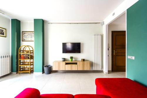  Hostly - Cisanello Suite Apartment - Light and Colors in Pisa