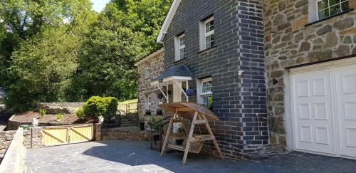 Hilltop Cottage/ Penrhiw