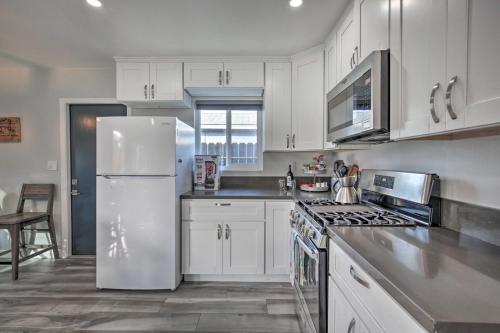 Oceanside Home Less Than 2 Mi to Beach Pier and Shops - image 12