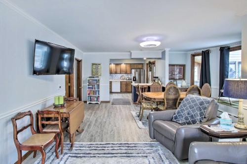 Two Rivers Thiede House - Walk to Lake Michigan! Two Rivers Thiede House - Walk to Lake Michigan!